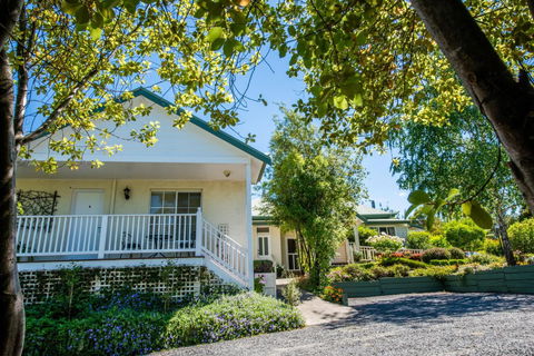 Yarra Gables Motel - Travel Agents 1