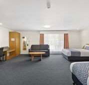 Thunderbird Motel - Cruises Travel