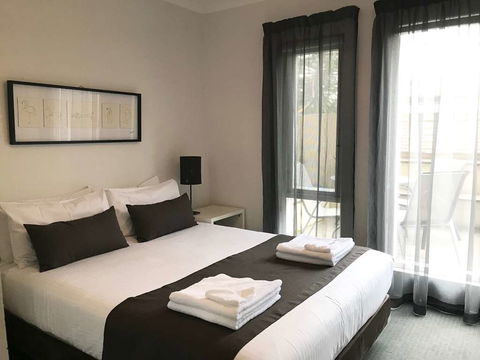 DressCircle Apts - Archer St - Cruises Travel 1