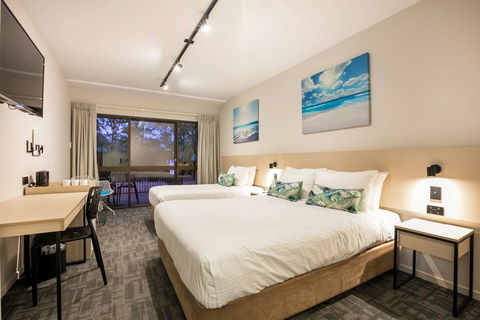 Kawana Waters Hotel By NightCap - Tourism Guide 2