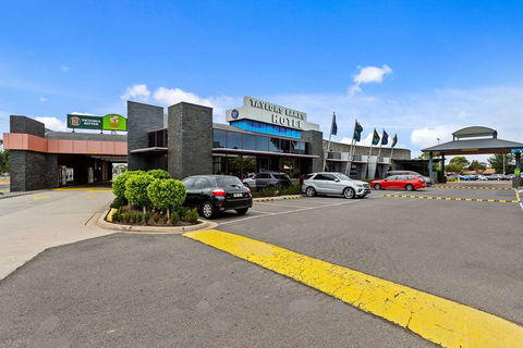 Quality Inn Taylors Lakes Motel - Cruises Travel 2