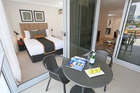 Alex Perry Hotel And Apartments - Tourism Guide 2