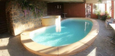 Granada Motor Inn Adelaide - Cruises Travel 0