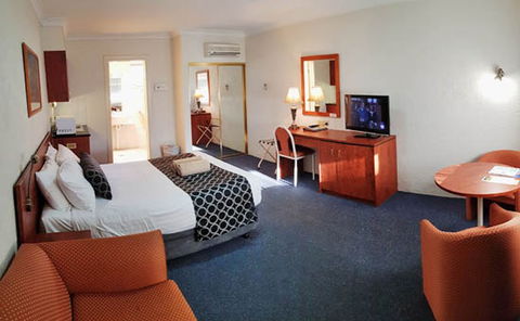 Amber Court Motor Inn - Tourism Guide 1
