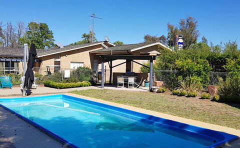 Amber Court Motor Inn - Tourism Guide 2