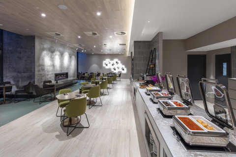Deco Hotel Canberra - Tourism Guide 2