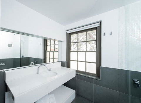 Peppers Gallery Hotel - Travel Search 40