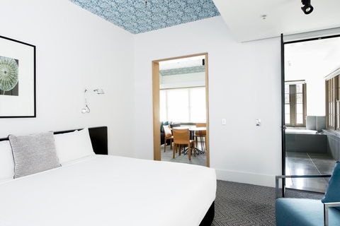 Peppers Gallery Hotel - Travel Search 37