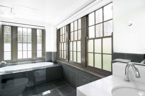 Peppers Gallery Hotel - Travel Search 10
