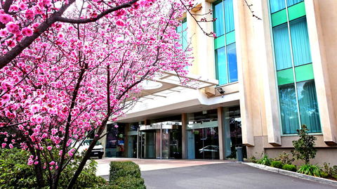 Rydges Canberra - Travel Agents 0