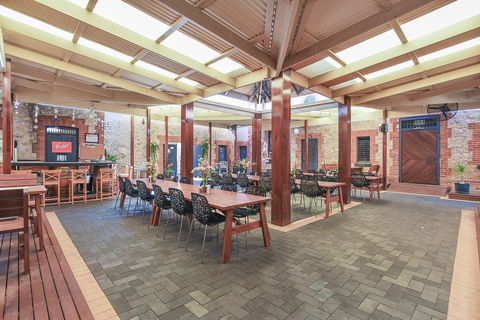 Wellington Courthouse - Travel Search 26