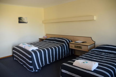 Stansbury Holiday Motel - Cruises Travel 17