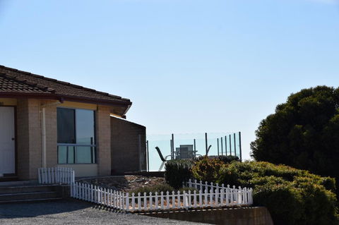 Stansbury Holiday Motel - Cruises Travel 13