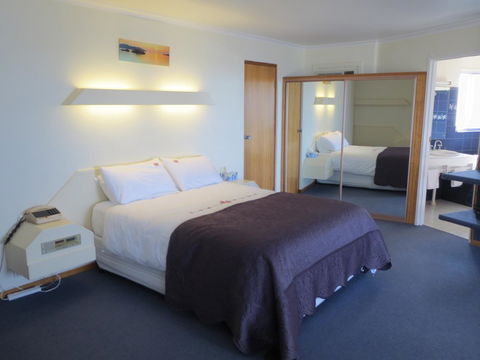 Stansbury Holiday Motel - Cruises Travel 37