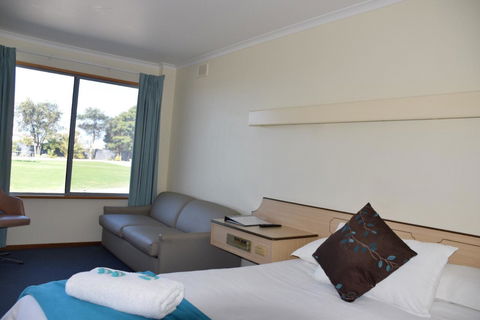 Stansbury Holiday Motel - Cruises Travel 16