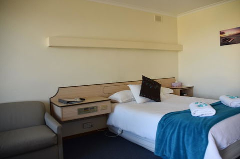 Stansbury Holiday Motel - Cruises Travel 23