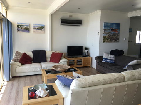 Crystal Blue Apartment - Cruises Travel 3