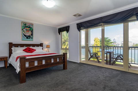 Port Adelaide Harbourside House - Travel Search 6