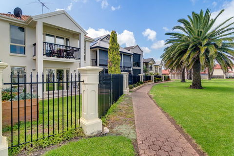 Port Adelaide Harbourside House - Travel Search 0
