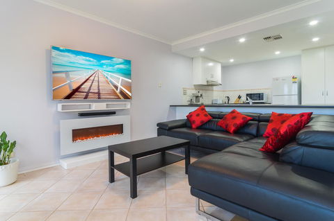 Port Adelaide Harbourside House - Travel Search 3