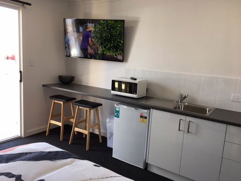 Port Lincoln Shark Apartment 1 - Travel Search 11