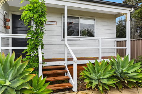 Ainslie Roberts Drive Retreat - Tourism Guide 14