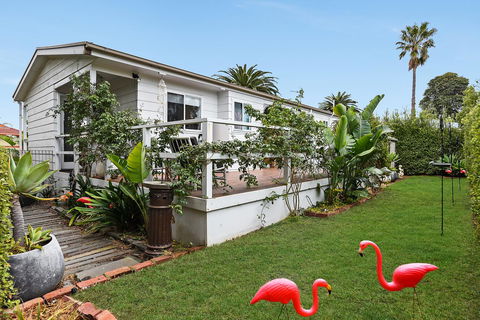 Ainslie Roberts Drive Retreat - Tourism Guide 7