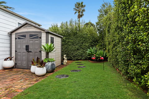 Ainslie Roberts Drive Retreat - Tourism Guide 11