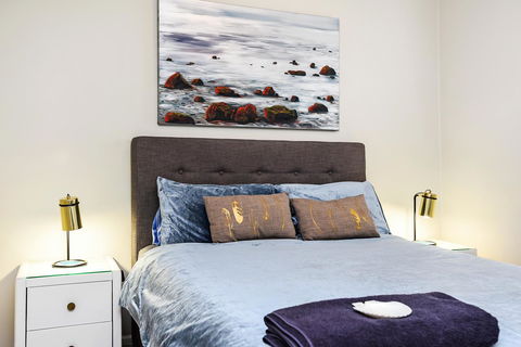 Ainslie Roberts Drive Retreat - Tourism Guide 6