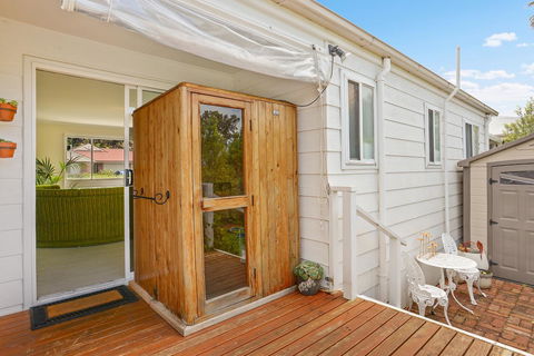 Ainslie Roberts Drive Retreat - Tourism Guide 17