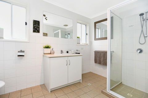 Ainslie Roberts Drive Retreat - Tourism Guide 5