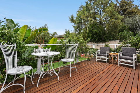 Ainslie Roberts Drive Retreat - Tourism Guide 9