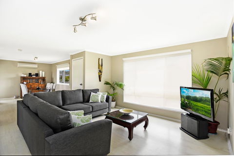 Ainslie Roberts Drive Retreat - Tourism Guide 0