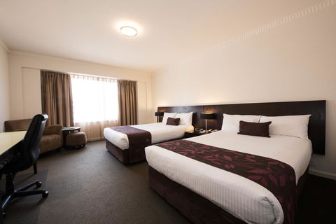 Hotel Grand Chancellor Adelaide - Tourism Guide 2