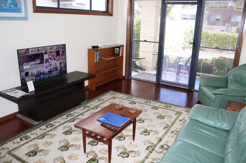 Serenity On Narrabeen Beach - 1Bdr Beachside Retreat - Travel Agents 7