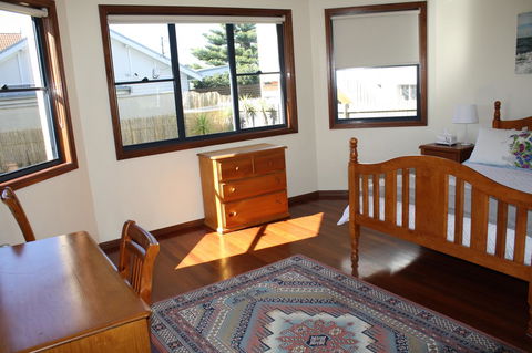 Serenity On Narrabeen Beach - 1Bdr Beachside Retreat - Travel Agents 3