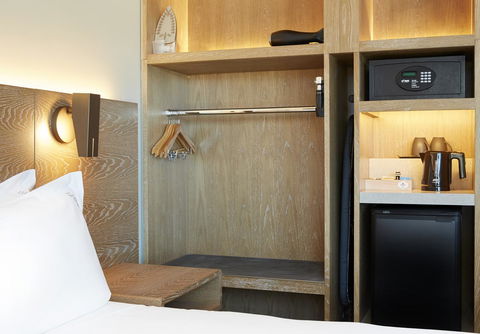 Holiday Inn Express Adelaide City Centre, An IHG Hotel - Travel Agents 9