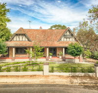 The Tudor House - Travel Search