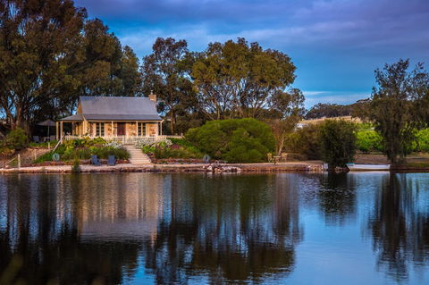 Stonewell Cottages And Vineyards - Cruises Travel 0