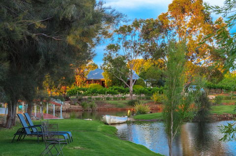Stonewell Cottages And Vineyards - Cruises Travel 16