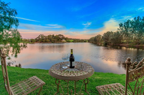 Stonewell Cottages And Vineyards - Cruises Travel 1