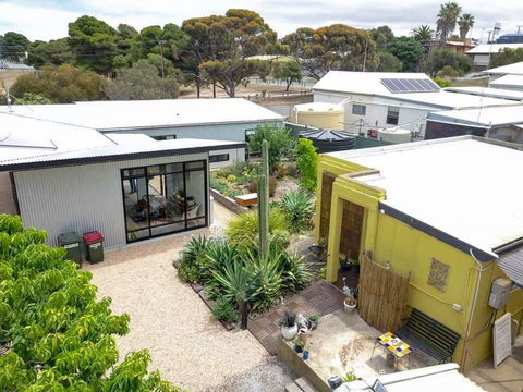 Sinclair Eco House - Cruises Travel 15