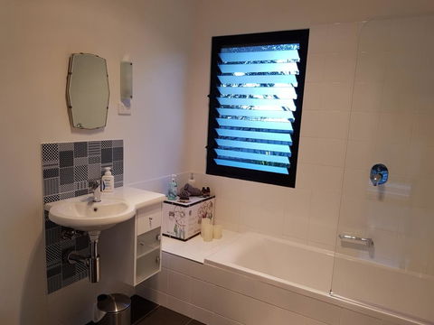 Sinclair Eco House - Cruises Travel 25