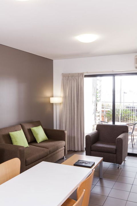 Majestic Oasis Apartments - Cruises Travel 17