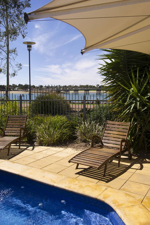 Majestic Oasis Apartments - Cruises Travel 13