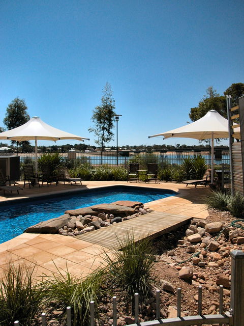 Majestic Oasis Apartments - Cruises Travel 8