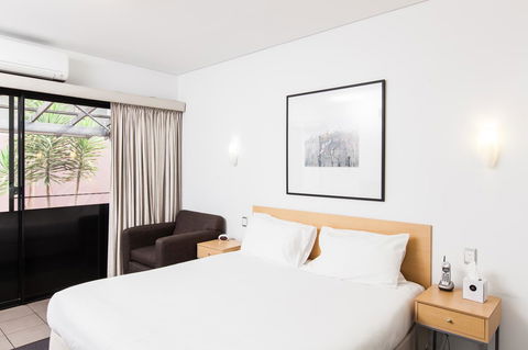 Majestic Oasis Apartments - Cruises Travel 30