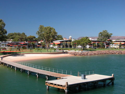 Majestic Oasis Apartments - Cruises Travel 3