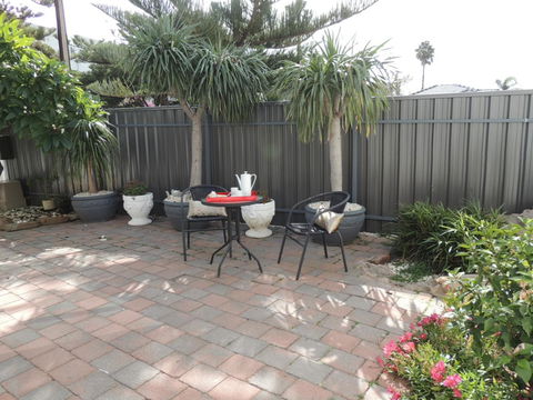 Glenelg - Marina Retreat - Tourism Guide 34