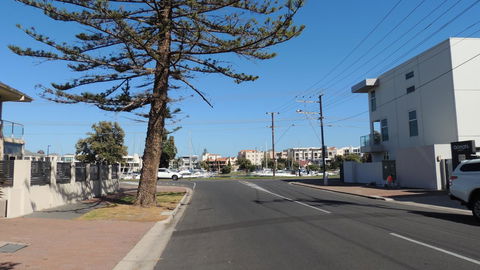 Glenelg - Marina Retreat - Tourism Guide 6
